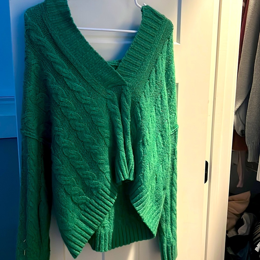 American Eagle sweater w/ hood. Size S. Selling for 15$ willing to negotiate!
